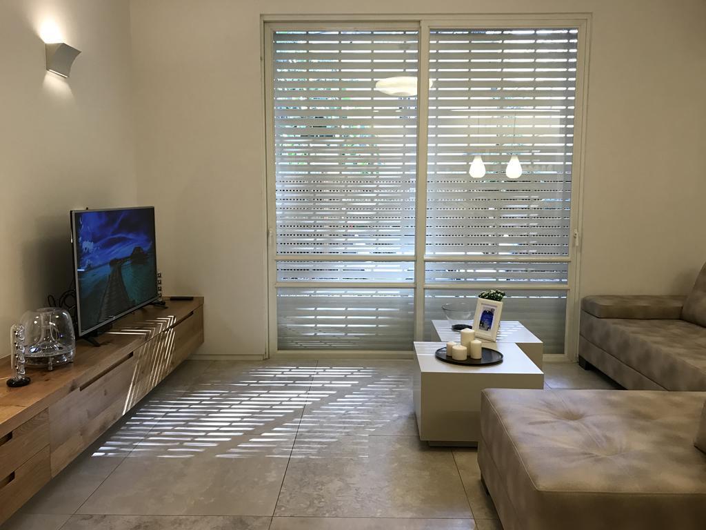 Luxurious By The Beach Apartment With Garden Тел Авив Екстериор снимка