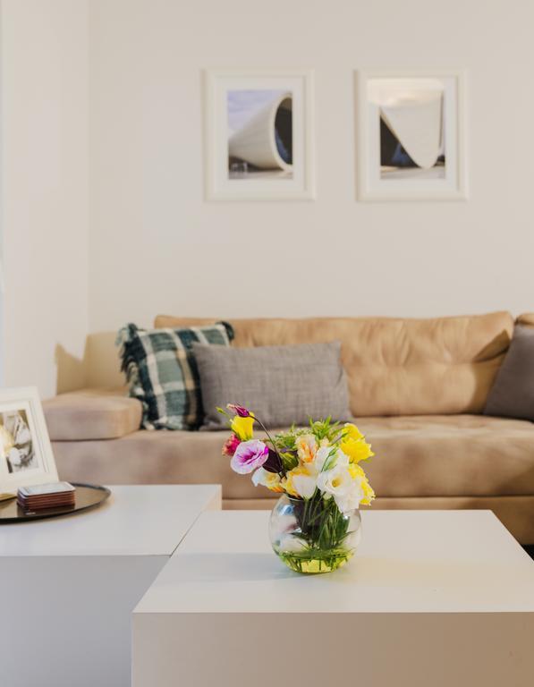 Luxurious By The Beach Apartment With Garden Тел Авив Екстериор снимка